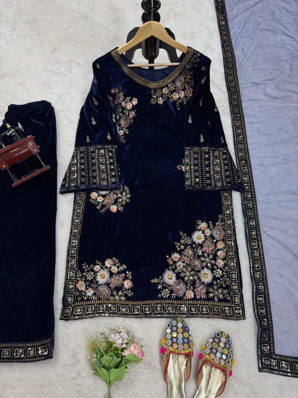 KD 1488 SHEHNAAZ GILL VELVET SALWAR KAMEEZ