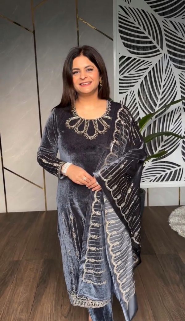 SRK 5211 GREY VELVET SALWAR KAMEEZ