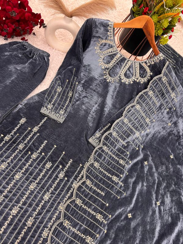 SRK 5211 GREY VELVET SALWAR KAMEEZ